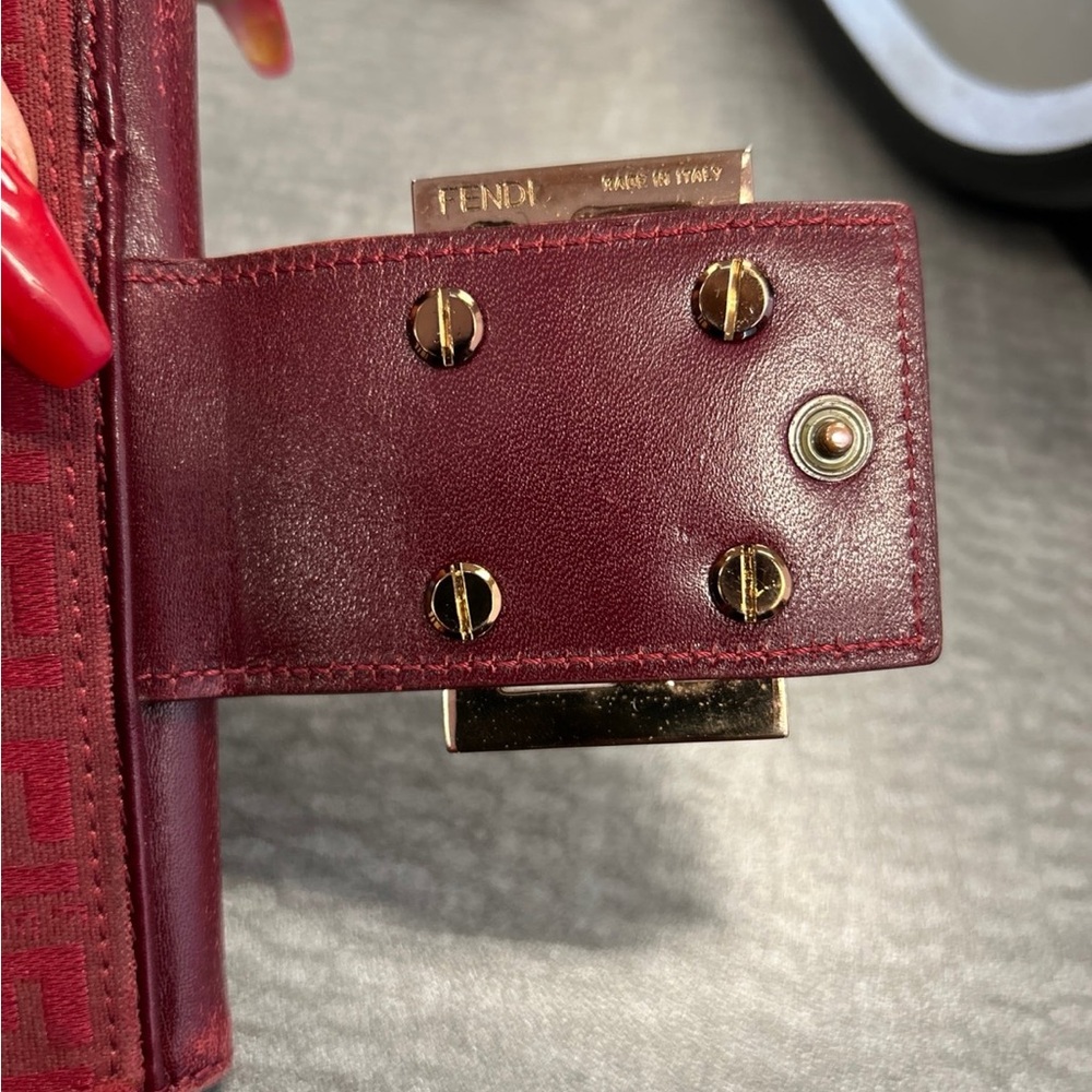 Fendi Red Wallet with Gold Logo authentic - Picture 5 of 6